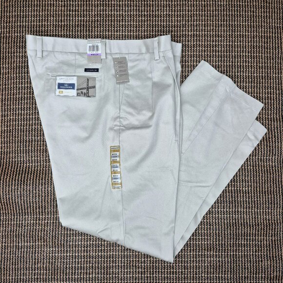 Dockers Khaki Signature D3 Classic Fit Pant Men 38x34 Pleated Comfort Waist NWT